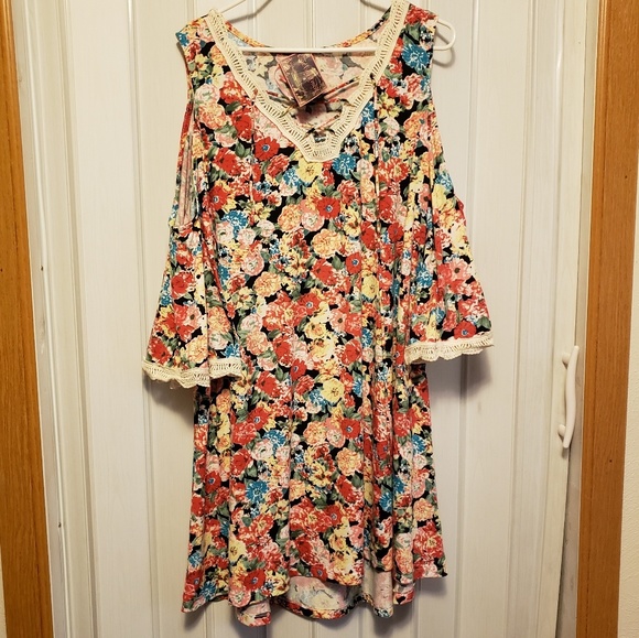 Dresses & Skirts - Floral Cold Shoulder Womens Plus Size Dress NWT